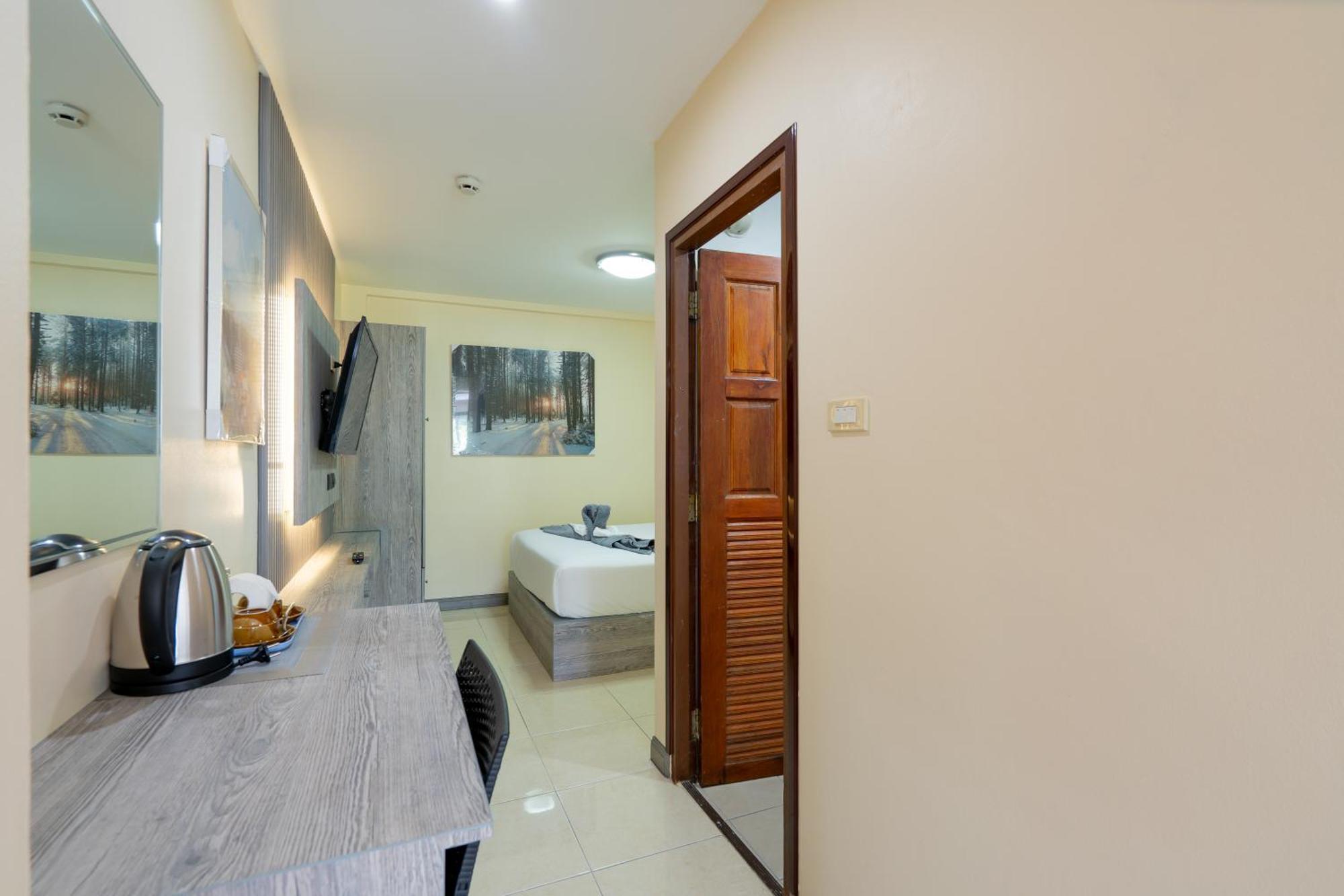 Square One Hotel Patong Exterior foto