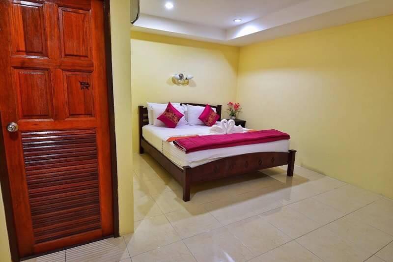 Square One Hotel Patong Exterior foto