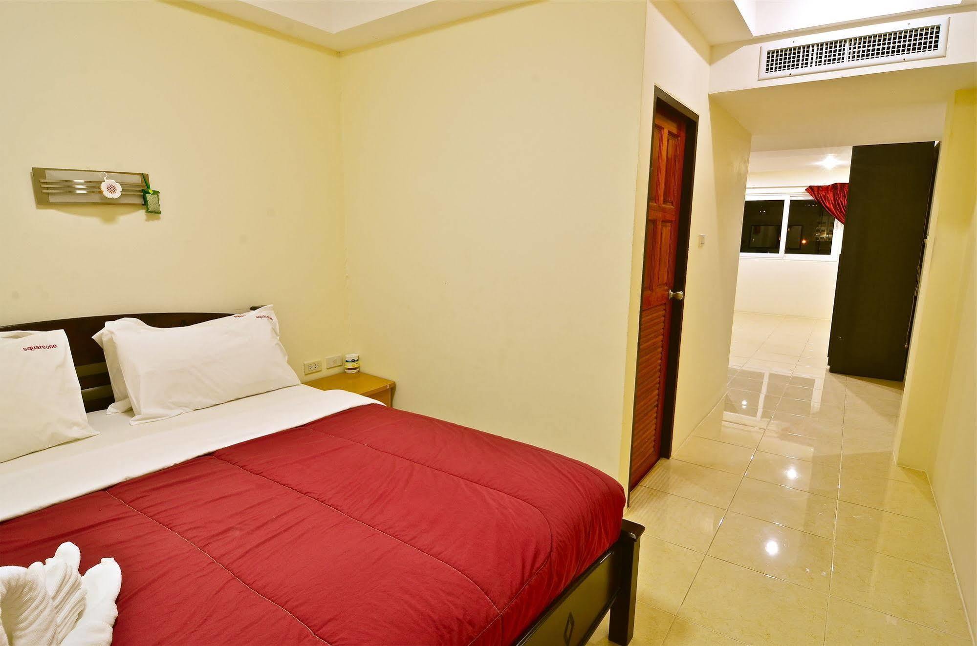 Square One Hotel Patong Exterior foto